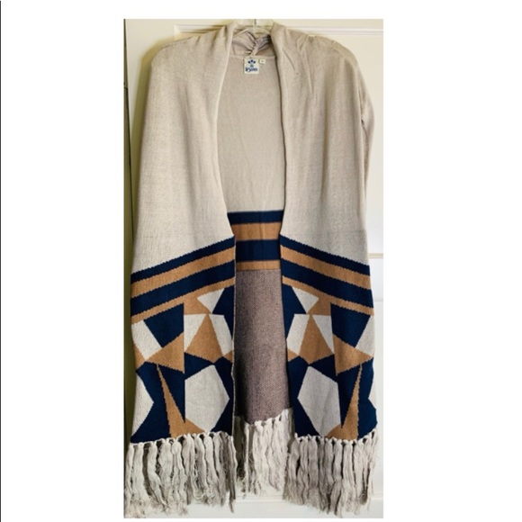 LA Soiree Sweaters - LA Soirée fringed hem poncho BNWT - 100% cotton